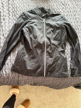 Women’s Large Scrub Jackets + 2 scrubs undershirts!